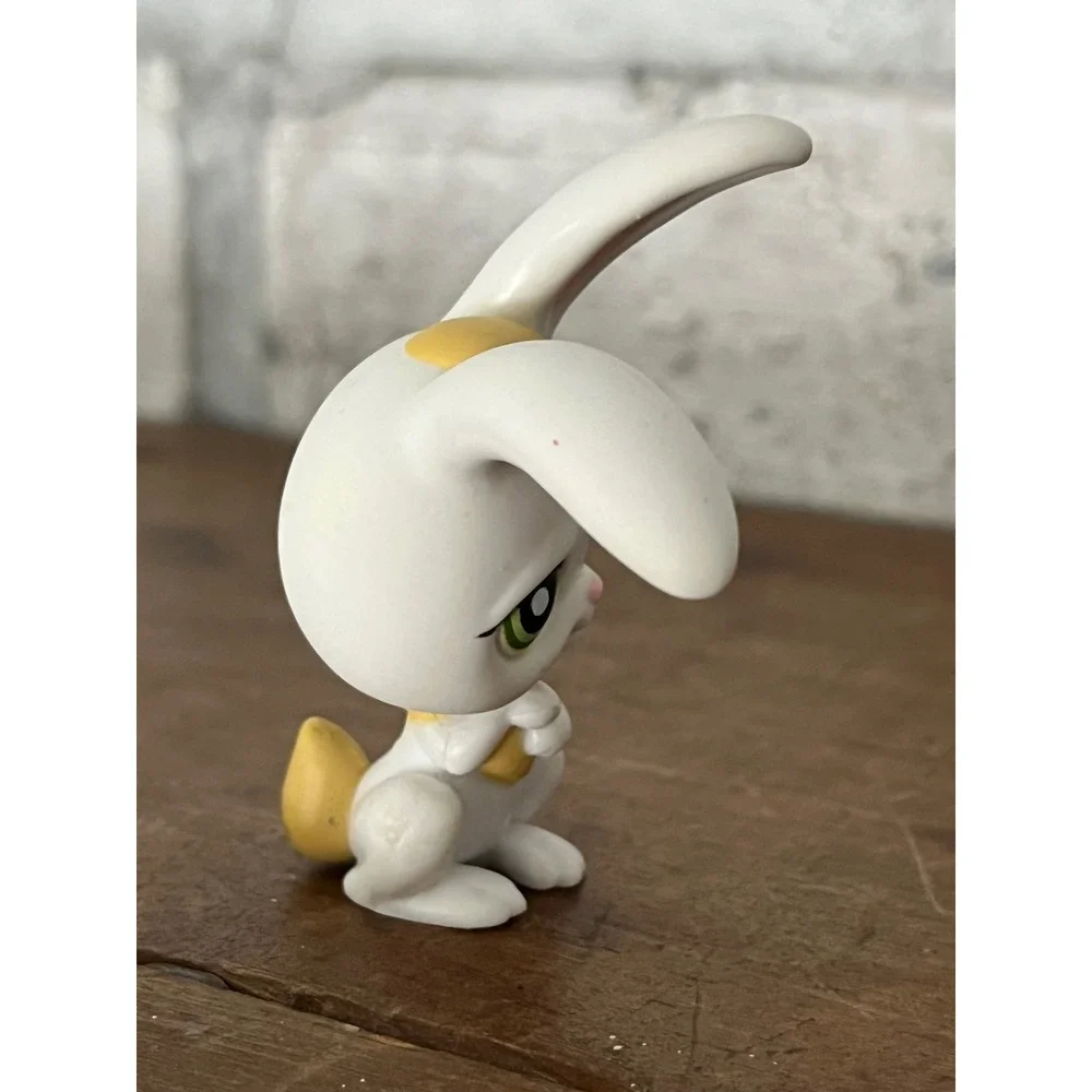 Littlest‎ Pet Shop LPS #245 White & Yellow Bunny Rabbit Green Eyes Red Magnet
